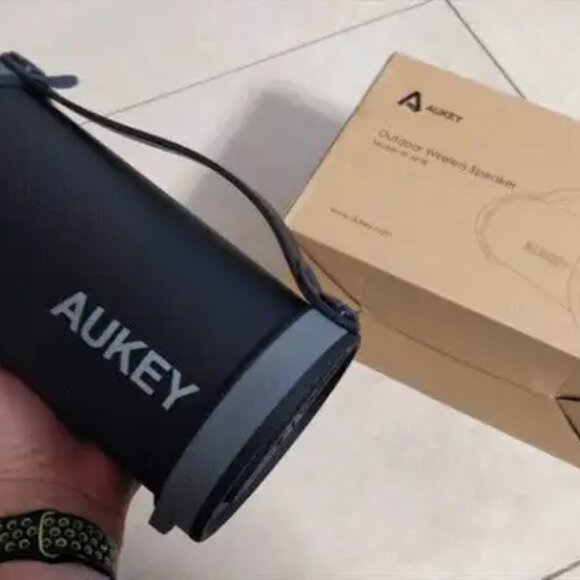 AUKEY SK-M18 Bluetooth Speaker 11W Portable Indoor/Outdoor *NEW! - Picture 8 of 9